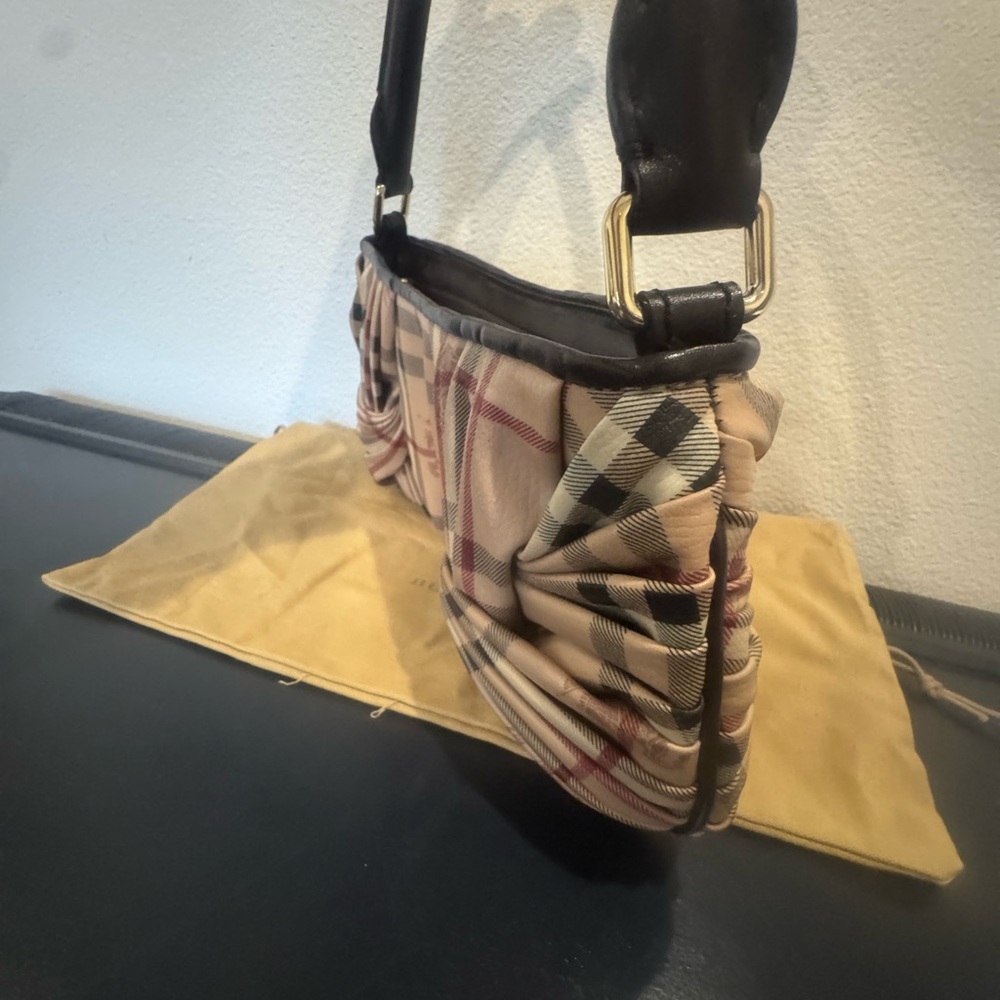 Burberry Black and Beige Plaid Shoulder Bag with COA - Picture 3 of 10